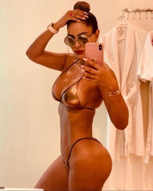 Ninel Conde presume sus curvas en bikini y en encaje; promete "travesuras" en OnlyFans