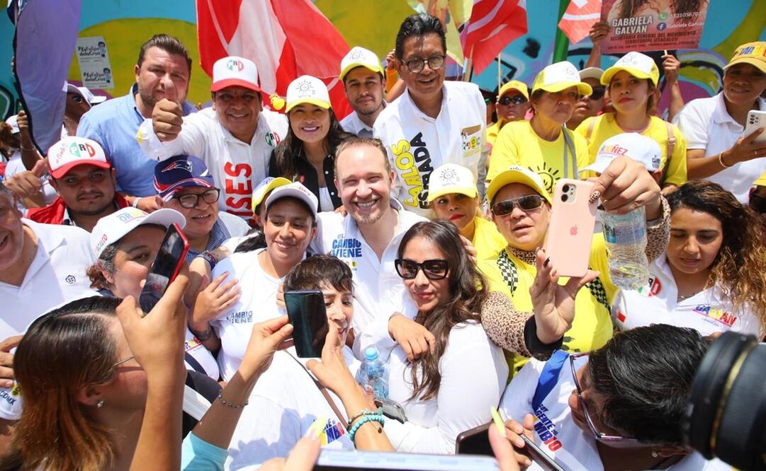 Santiago Taboada hizo un recorrido por la zona de "Las chozas" en Iztacalco. Foto: Especial