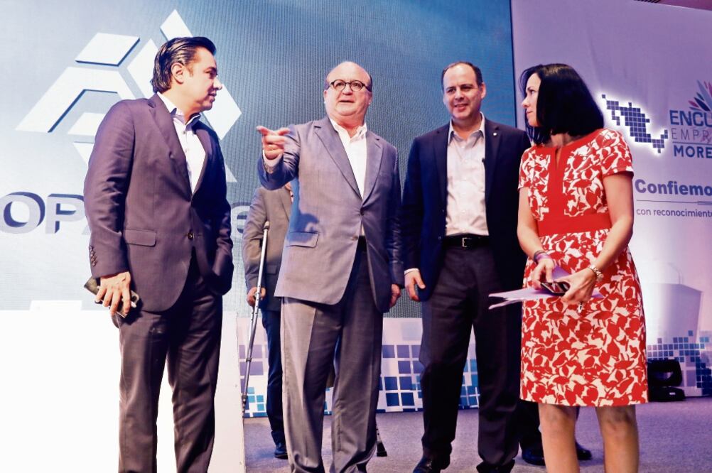 El gobernador Graco Ramírez inauguró el Encuentro Empresarial Morelos 2016, al que acudieron más de mil 500 integrantes de ese sector. (TONY RIVERA. EL UNIVERSAL)