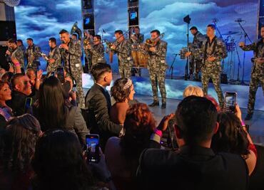 Banda El Recodo anima historia de amor que culmina en el altar