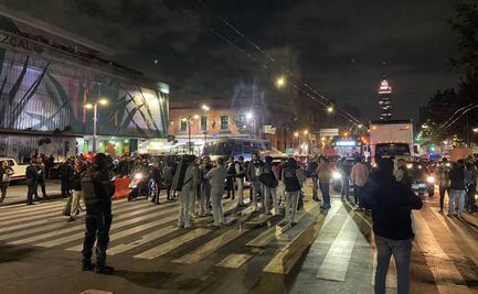 Con guitarras y trompetas, mariachis bloquean Eje Central; piden apoyo para realizar festival en honor a la Virgen de Santa Cecilia