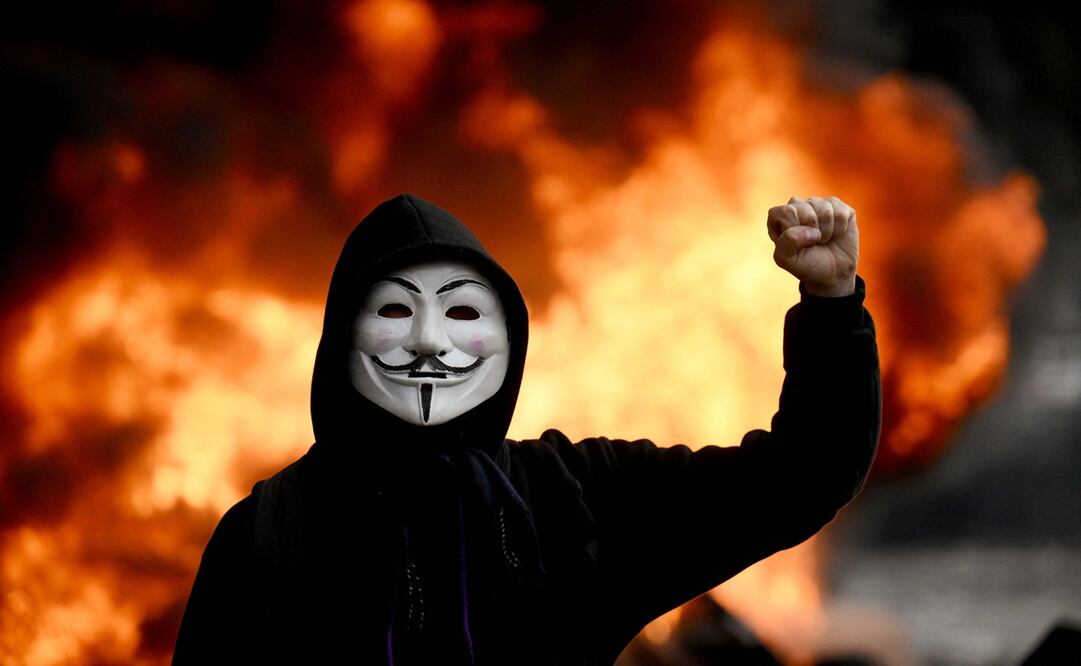 Este miércoles se registró un encontronazo entre manifestantes y fuerzas del orden frente al Congreso de Argentina, en Buenos Aires. Foto: Luis ROBAYO/AFP