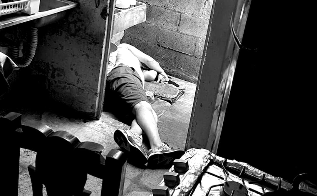 La víctima quedó tendida en el piso con una herida en el cuerpo, abajo del lavadero y cerca del calentador de agua. Foto: Especial 