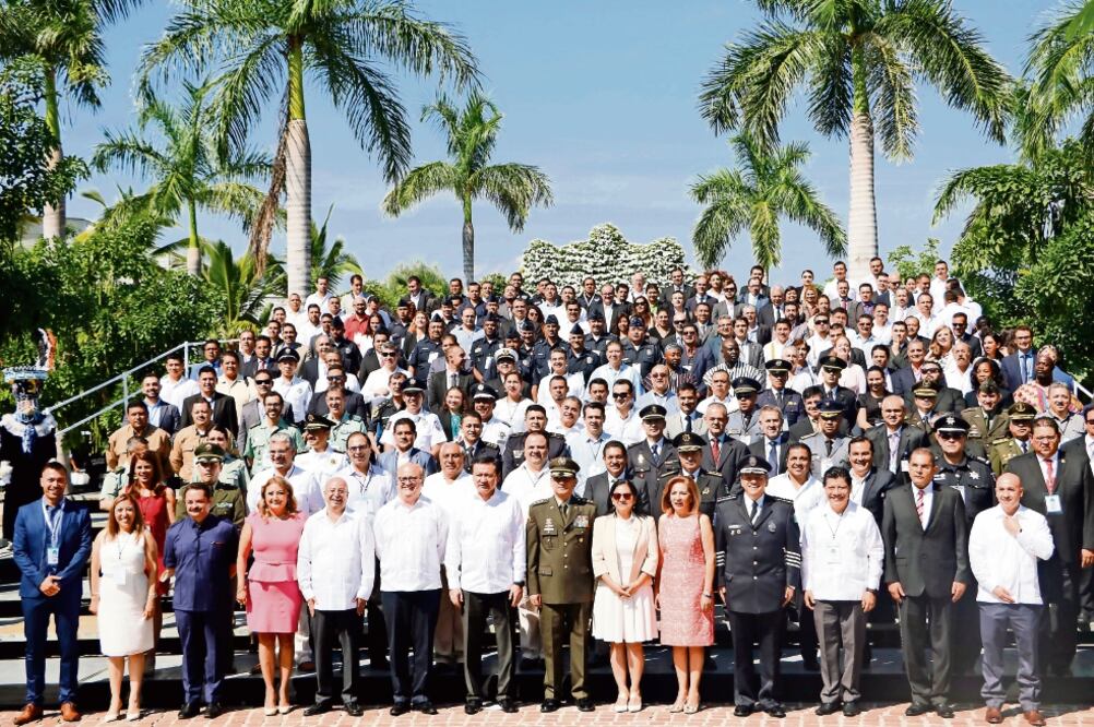 El secretario de Gobernación, Miguel Ángel Osorio Chong, en la inauguración del VI Congreso Internacional de Lucha contra el Secuestro y la Extorsión, en el estado de Morelos (TONY RIVERA. EL UNIVERSAL)