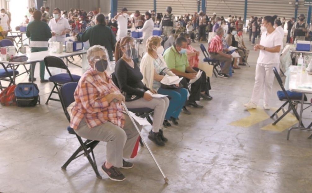 Sin siervos de la nación, avanza vacunación en CDMX