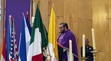 Con una misa, recuerdan a los 40 migrantes fallecidos en estancia migratoria de Ciudad Juárez en 2023; familiares siguen exigiendo justicia