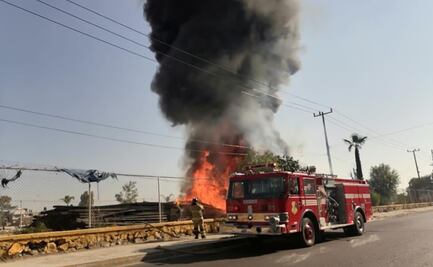 Se incendia material hidráulico al interior del Bordo de Xochiaca