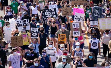 Cientos protestan en EU contra el racismo al grito de "¡7 balas, 7 días!"