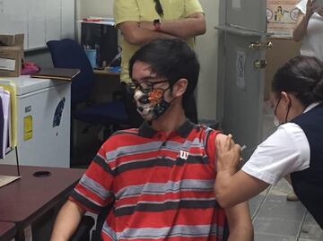 De regresar a clases, Mario ya está listo con amparo (y vacuna) bajo el brazo