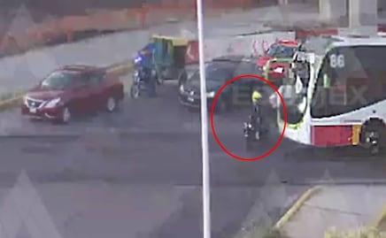 Motociclista sobrevive tras ser arrollado por un Mexibús en avenida Central