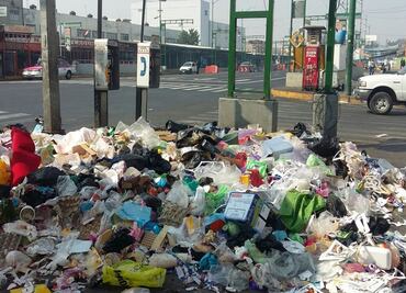 Retiran 6 toneladas de basura tras festejos en Reforma