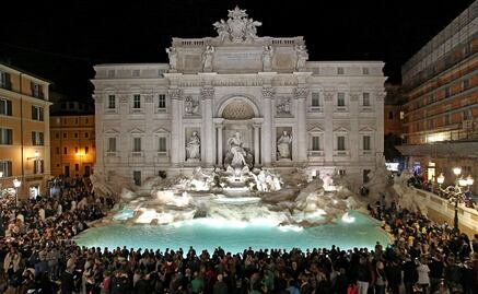 Buscan que turistas no se detengan ante la Fontana de Trevi