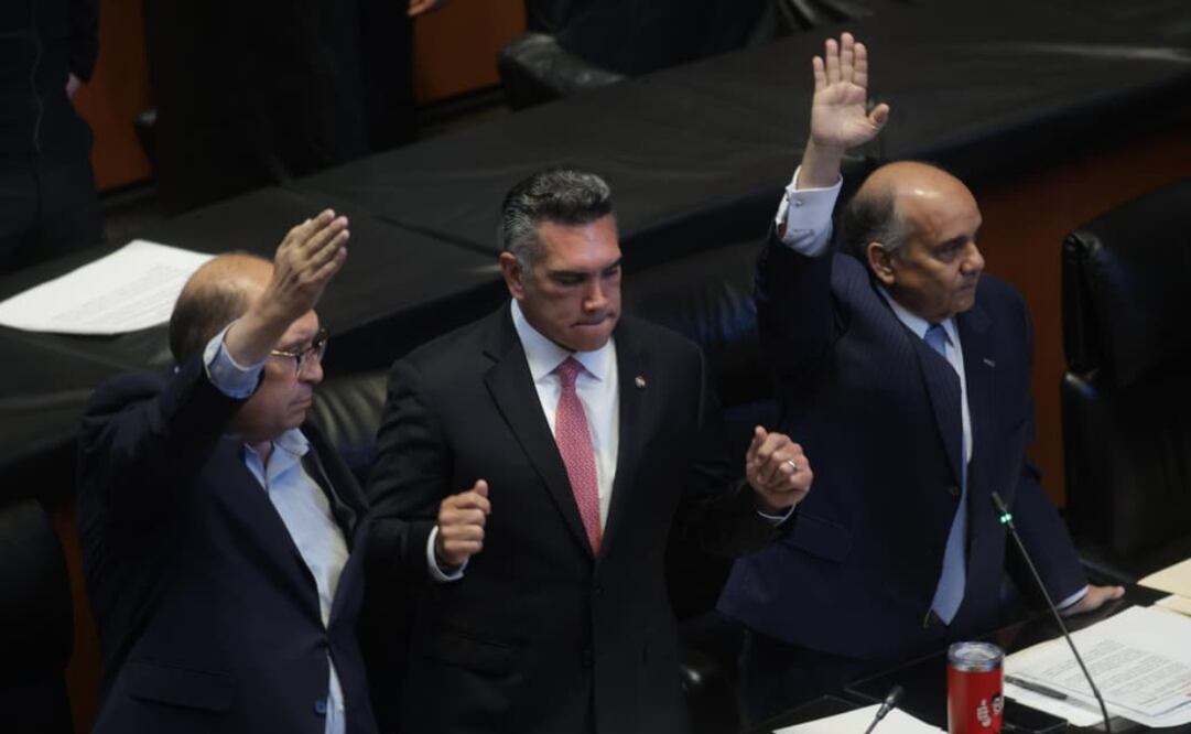 Alito Moreno en la Cámara de Senadores junto a Rubén Moreira y Manuel Añorve Baños. Foto: Carlos Mejía / EL UNIVERSAL