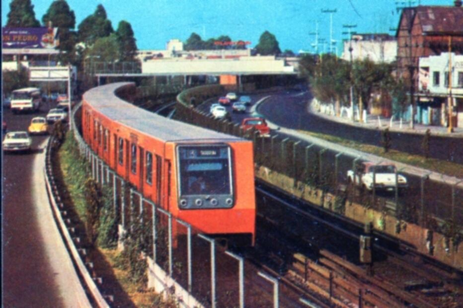 Los puentes peatonales expresaban “modernidad” en los 50 y 60