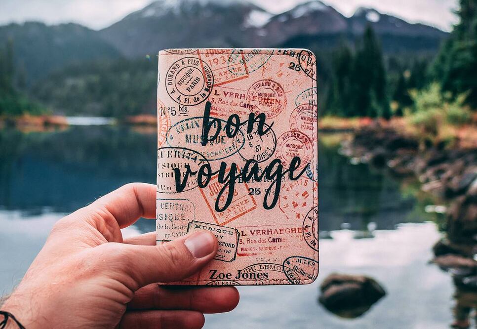 Solo existen 4 colores de pasaportes en el mundo. Foto: Wanderlabs. Unsplash