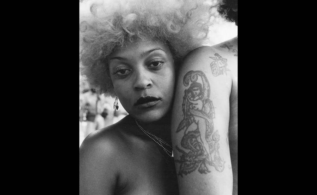 115 fotografías en blanco y negro de 64 artistas que versan sobre el cuerpo masculino y femenino, integran la exposición “La parte más bella”. FOTO: Arlene Gottfried, Pituka en la Fuente Bethesda, 1977. Colección Pedro Slim/Cortesía MAM.