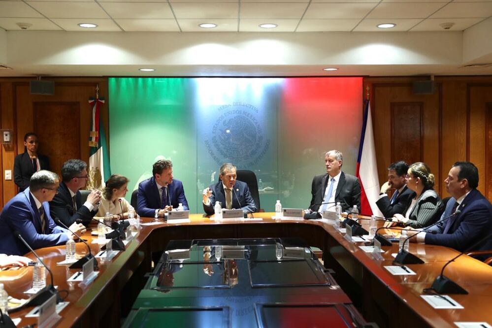 Reunión entre el Presidente de la Cámara de Diputados, Porfirio Muñoz Ledo y su homólogo de República Checa, Radek Vondráček (CORTESÍA)