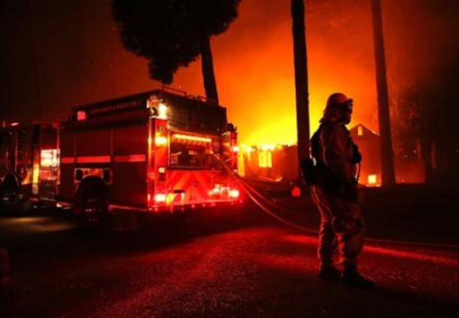 Evacuadas 20 mil personas en California por incendio forestal