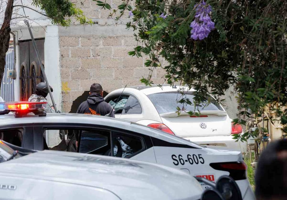 Un hombre que viajaba a bordo de un vehículo fue asesinado por disparos de arma de fuego en el municipio de Cuautitlán Izcalli. Foto: Osmar Alvarado / EL UNIVERSAL