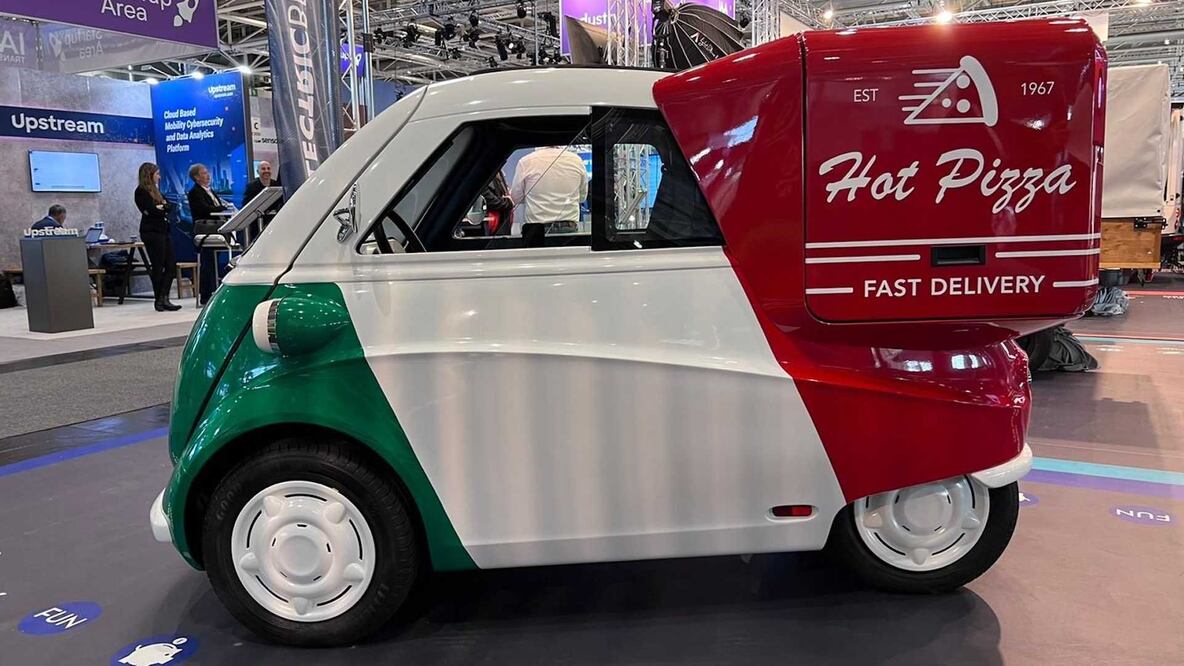 El pequeño auto eléctrico que reparte pizzas