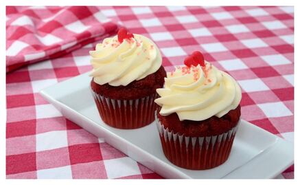 El cupcake terciopelo carmín