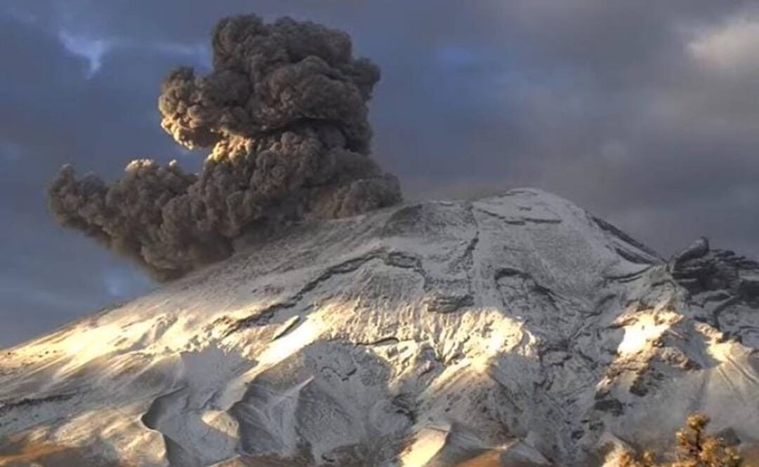 Fuerte estruendo que lanzó el Popocatépetl. Foto: @PC_Estatal