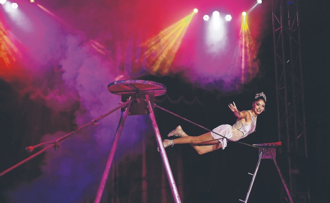 Espectáculos de tradición hechos por humanos, como el malabarismo y el show de payasos, han sacado adelante a circos como el Atayde Hermanos. FOTO: Berenice Fregoso. El universal