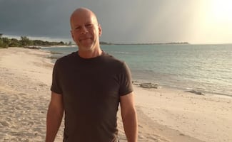 Bruce Willis no sabe que tiene demencia afirma su esposa; "para él todo esta bien", dice