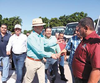Gobierno renueva flota de unidades a transportistas