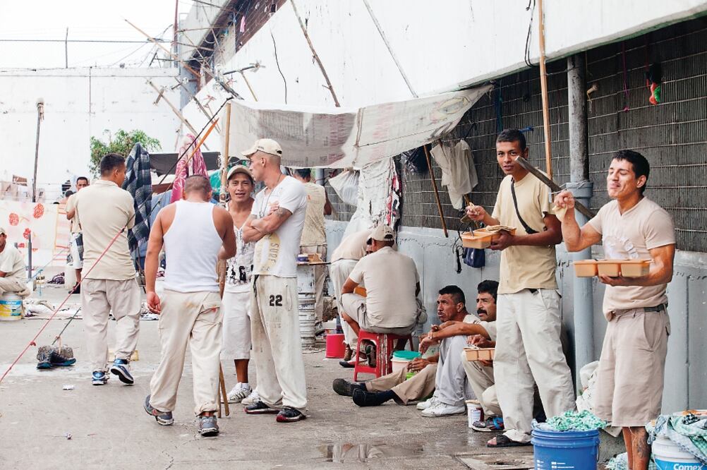 El sistema penitenciario capitalino ratifica su compromiso para prevenir incidentes entre los 35 mil 546 internas e internos con operativos permanentes en dormitorios y aduanas para el ingreso de objetos y sustancias prohibidos (ARCHIVO EL UNIVERSAL)
