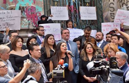 Panistas y morenistas intercambian roles en el Congreso de la CDMX