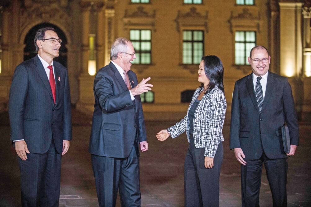 El presidente peruano Pedro Pablo Kuczynski y la líder de Fuerza Popular, Keiko Fujimori, hablaron ayer con la prensa tras su reunión en Lima (ERNESTO BENAVIDES. AFP)