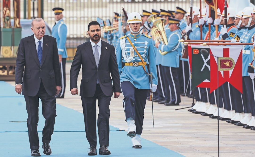 El presidente turco Recep Tayyip Erdogan y el primer ministro iraquí Ali al-Zaydi durante una ceremonia oficial de bienvenida en el Complejo Presidencial de Ankara. Foto: Adem Altan/ AFP