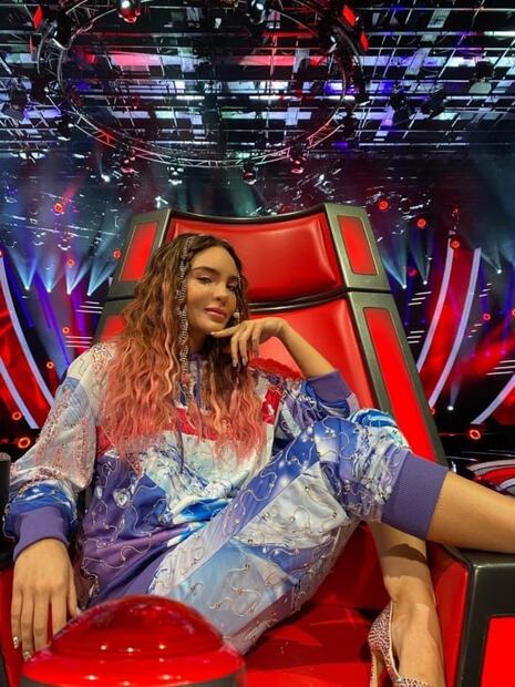 Belinda enamora con su look deportivo para la Voz Azteca
