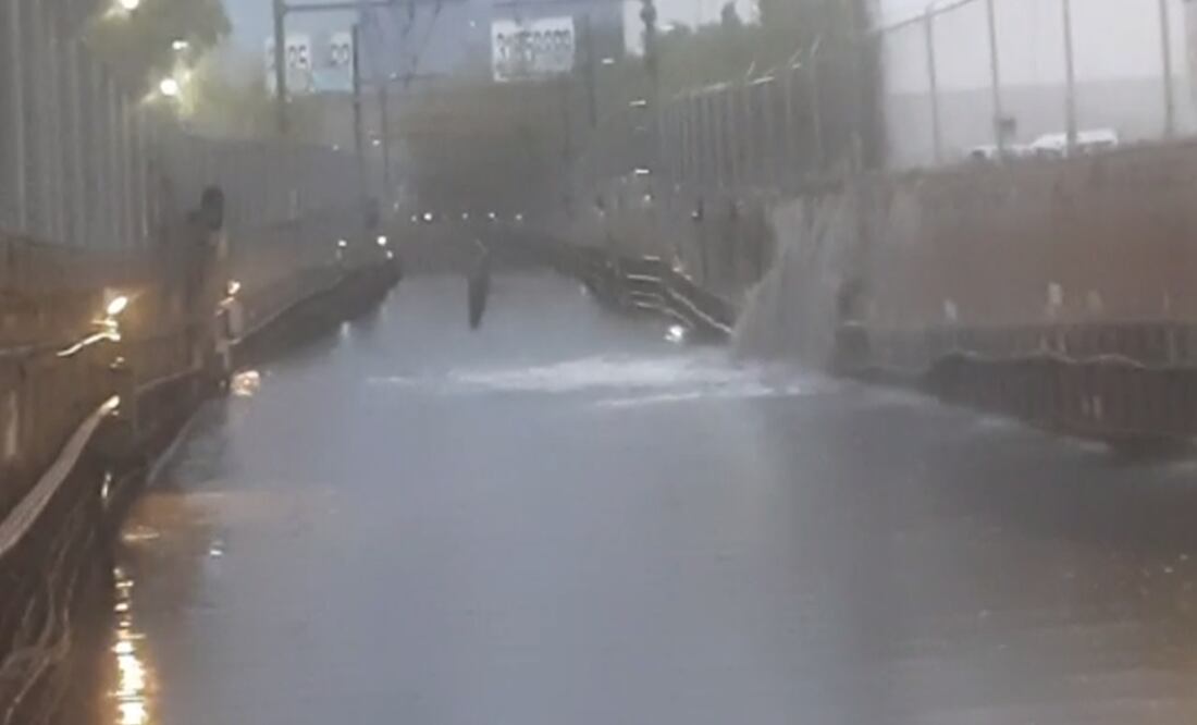 Usuarios de redes sociales denunciaron que ante la lluvia se registran aglomeraciones en la estación Pantitlán y no hay otra forma de transporte. Foto: Especial