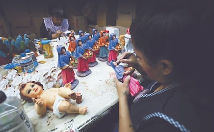 Dan forma al nacimiento de Jesús