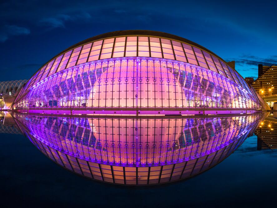 La Ciudad de las Artes, obra del prestigiado arquitecto sevillano Santiago Calatrava. (Foto: iStock)