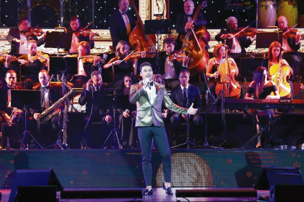 El cantante se presentó con orquesta en el Teatro Metropólitan. (VALENTE ROSAS. EL UNIVERSAL)