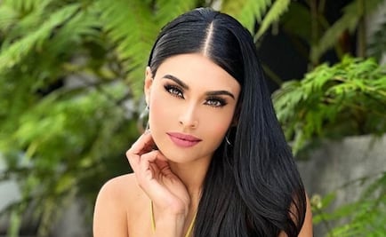 Kristal Silva luce fascinante minivestido con brillos y plumas