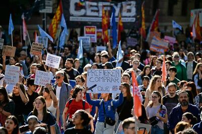 Milei recorta gasto social, pero compra aviones de guerra
