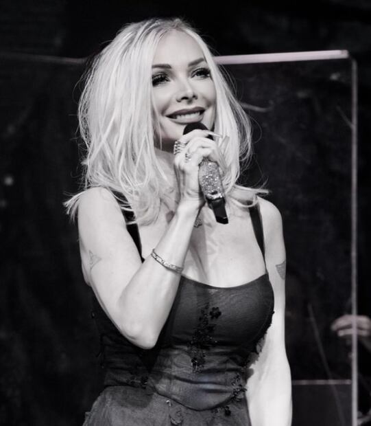 Marisela, conocida como la "La Dama de Hierro", es una de las cantantes más emblemáticas de la balada romántica de los años 80.