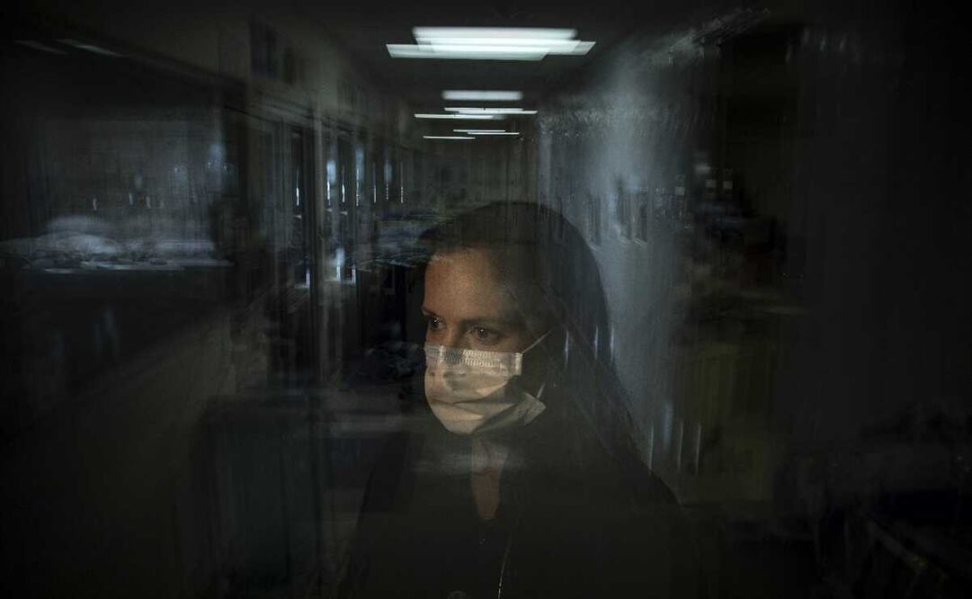 “Iría a mi casa, a dormir”, dice la enfermera Lisa Lampkin, una de las primeras enfermeras en tratar el Covid-19 en el área de cuidados intensivos en el hospital donde trabaja, en California. Este 2021 se cumplieron dos años de la pandemia. Abril 6. Foto: AP Photo/Jae C. Hong 