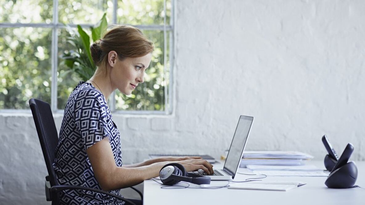 ¿Cuánto tiempo pasas al día sentado o sentada trabajando? Foto: Getty Images vía BBC