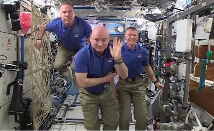 Astronautas mandan saludos por Año Nuevo