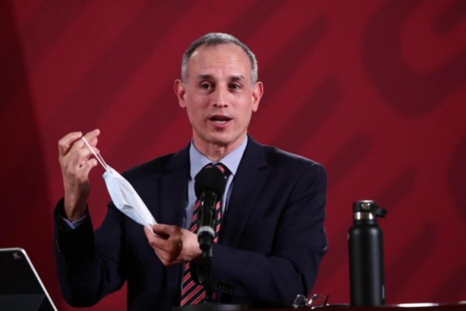 López-Gatell explica cómo colocar un cubrebocas 