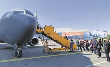 En avión militar, senadores van a Santa Lucía