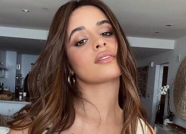Camila Cabello: más sexy que nunca con top de escote invertido