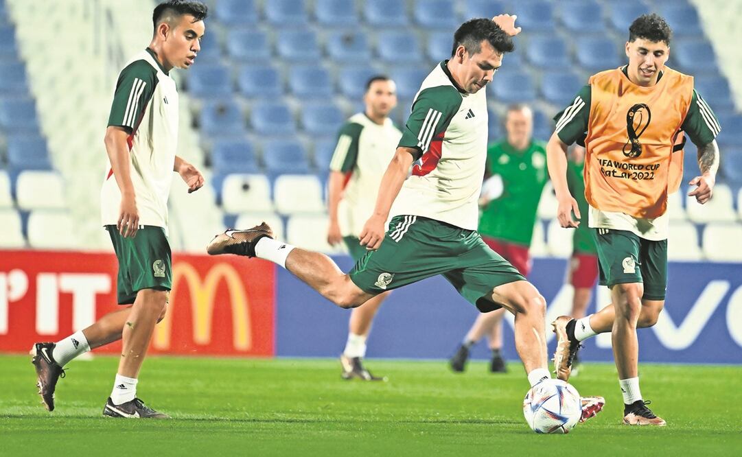 Doha, Qatar 21 de Noviembre de 2022 Hirving Lozano "Chucky" durante el entrenamiento de la selección nacional de México en las instalaciones del estadio Al-Kohr, previo al arranque de la copa del mundo Qatar 2022. Foto/Imago7/Etzel Espinosa Ò