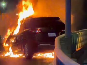 Se incendia una camioneta en el Segundo Piso del Periférico; no hay heridos