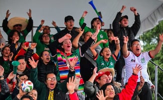 Miles de aficionados se reúnen en la Plaza de los Mártires de Toluca por el partido de la Selección ante Chequia; "México, México" corearon